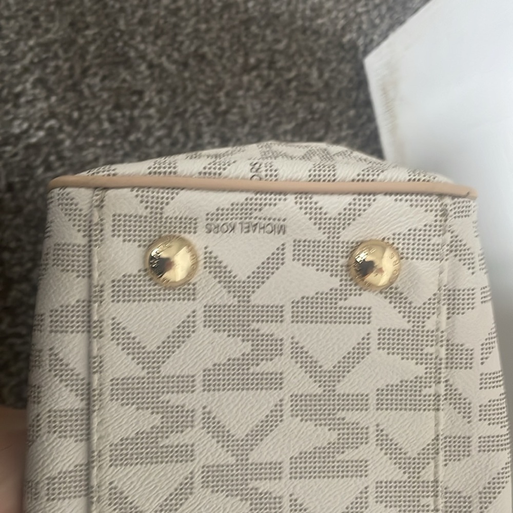 Michael Kors Bag - Picture 6 of 8